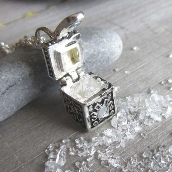 Tarot Magic Prayer Locket Spell Box Witch Necklace - Picture 2 of 4